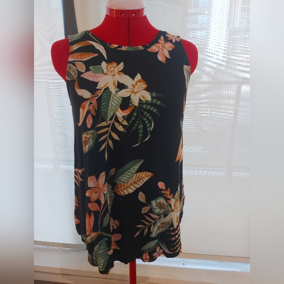 Old Navy small floral black shirt - Picture 1 of 2